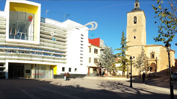 El registro municipal de Quintanar del Rey recibe comunicados de otros seis colectivos de trabajadores y alumnos que reivindican la vuelta de la coordinadora de la Universidad Popular