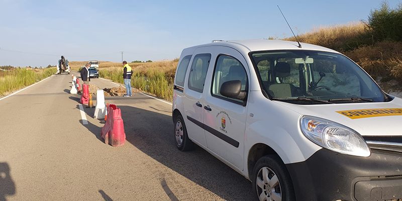 La Diputación de Cuenca actúa de urgencia para arreglar un socavón aparecido en la CUV-3231 en el término de Villar de Cañas