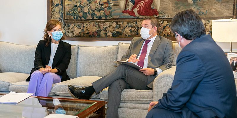 La Junta garantiza la protección sanitaria de los casi 16.000 profesionales sociosanitarios de las residencias de mayores