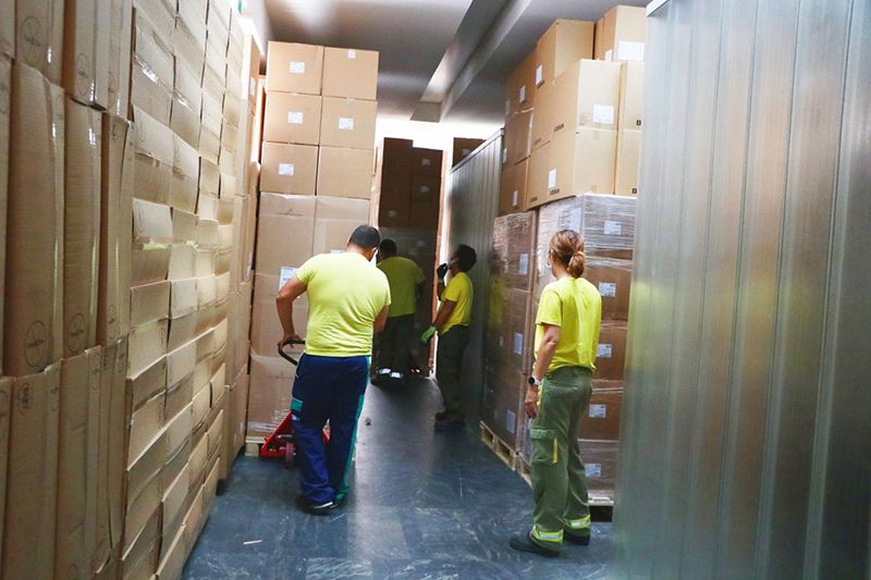 La Junta ha distribuido esta semana una nueva remesa con cerca de 540.000 artículos de protección para los profesionales sanitarios