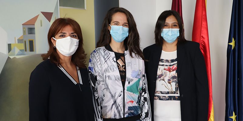 La Junta pone a Ana Lozano como ejemplo y destaca que el esfuerzo es fundamental para obtener buenos resultados en el deporte y en la ciencia