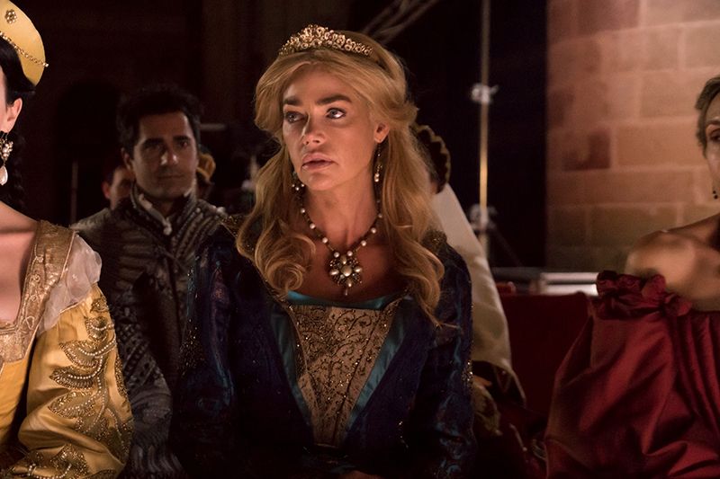 La serie GLOW & DARKNESS, con Dennise Richards, elige Sigüenza como uno de sus escenarios