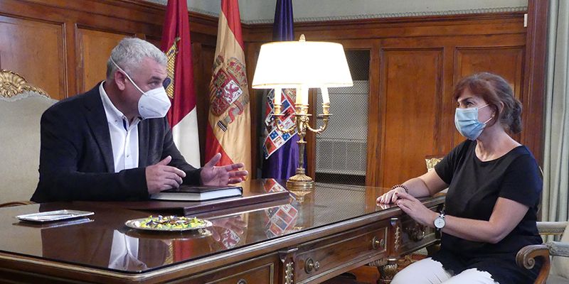La subdelegada del Gobierno y el presidente de la Diputación de Guadalajara se reúnen para abordar asuntos de interés común