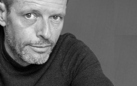 Las Casas Ahorcadas otorga el Tormo Negro a Bernard Minier por su novela ‘Una maldita historia’