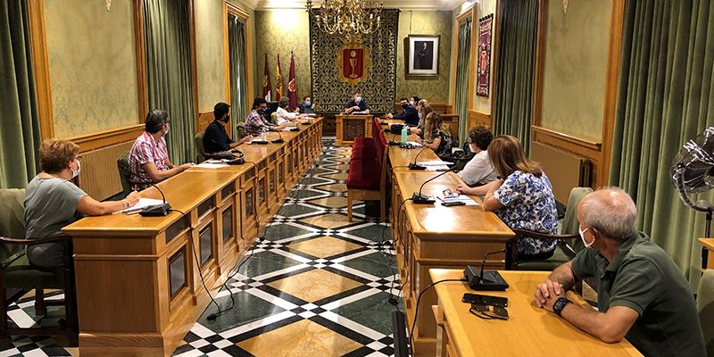 Los directores y responsables de Ampas de los colegios de la capital conquense conocen las medidas de prevención y seguridad planteadas por el Ayuntamiento