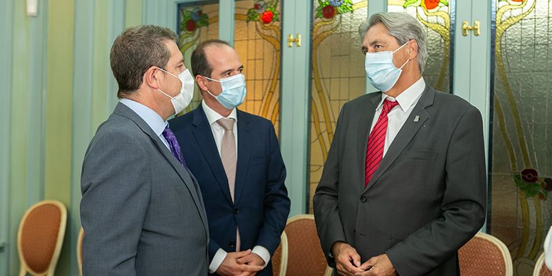 Page mantiene un encuentro con el rector de la Universidad de Alcalá para abordar el estado del proyecto del nuevo campus de la UAH en la capital guadalajareña