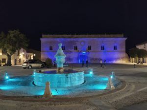 Cogolludo se sumó a #UnidosPorLaDislexia iluminando de azul su Palacio y fuente