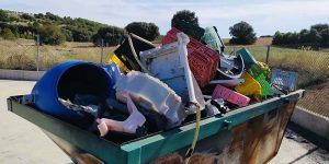 El alcalde de Carrascosa de Haro pide a la Junta y Diputación más recursos para los puntos limpios de los pueblos pequeños