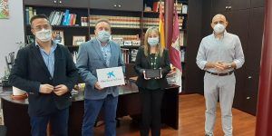 El Gobierno regional agradece a La Caixa su compromiso para acercar las nuevas tecnologías a los centros sociosanitarios durante la COVID-19