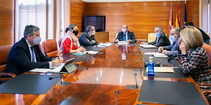 El Gobierno regional presenta las grandes líneas del presupuesto 2021 a PSOE y PP, cumpliendo su compromiso de apostar por el diálogo con todos los grupos en materia presupuestaria
