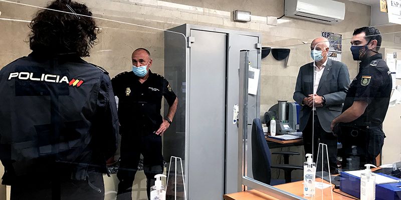 El subdelegado del Gobierno en Cuenca felicita a la Policía Nacional con motivo de celebrar el día de su Patrón