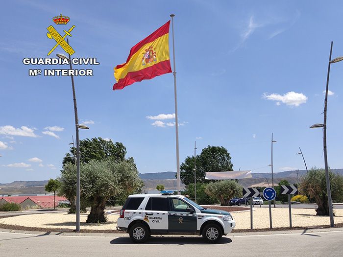 La Guardia Civil detiene a dos personas en Alovera por un delito de robo y allanamiento de morada cuando se realizaba una mudanza