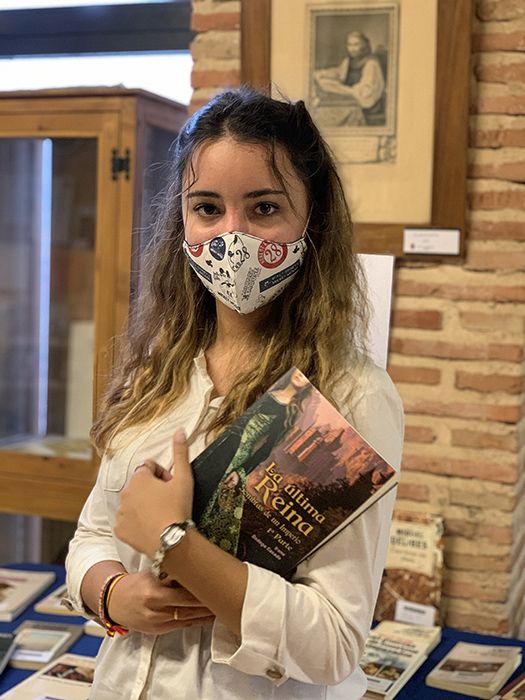 La seguntina de 16 años Irene Bodega publica su primera novela 'La última reina'