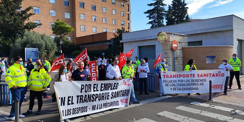 Los trabajadores del Transporte Sanitario se manifiestan en Toledo en su 9º día de huelga para exigir la intervención del consejero Jesús Fernández