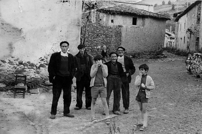 MURIEL. La plaza. Ángel, Paco, Javier, Francisco, Casimiro y Jesús. Años 70