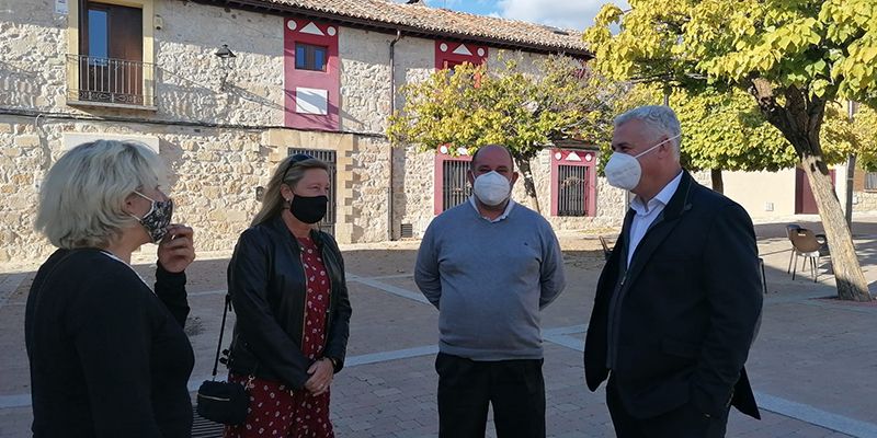 Vega se reúne con el alcalde de Uceda para abordar necesidades del municipio