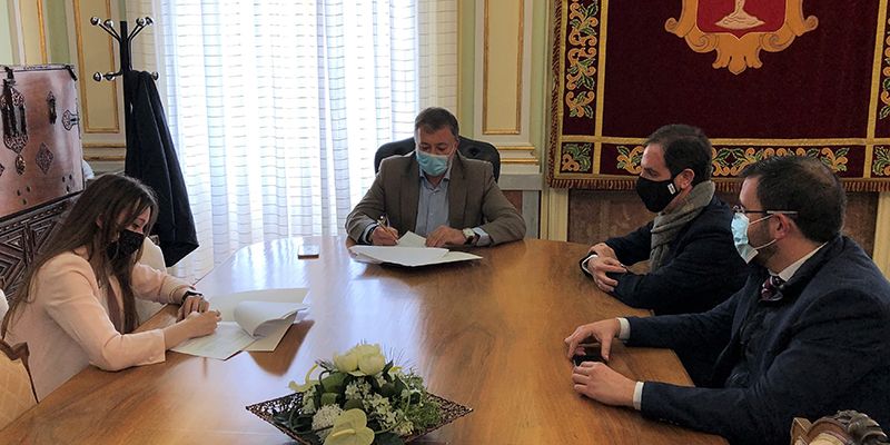Ayuntamiento y AJE Cuenca firman su convenio de colaboración dotado con 5.000 euros