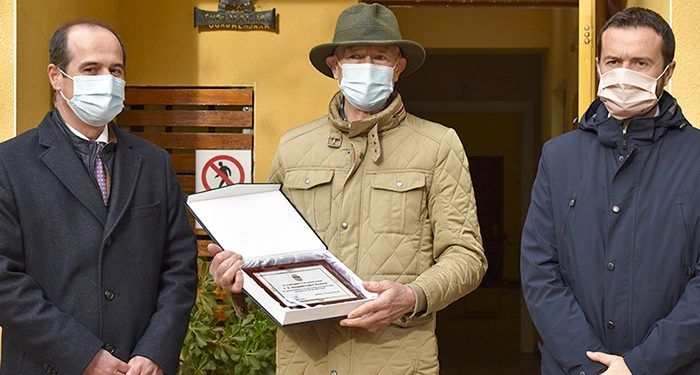 El Ayuntamiento de Guadalajara reconoce la labor de Fernando López Herencia para convertir el centro de recuperación del zoo municipal en una referencia nacional