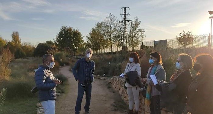 El Club de Lectura del Campus de Albacete visita el Jardín Botánico tras el rastro de Don Quijote