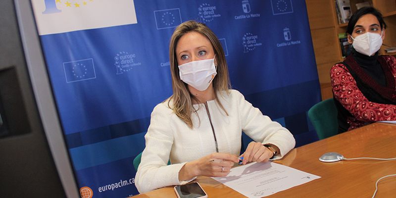 El Gobierno Regional clausura el ciclo de charlas ‘El Arte de crear Europa’ con el alumnado del IES ‘Cañada de la Encina’ de Iniesta