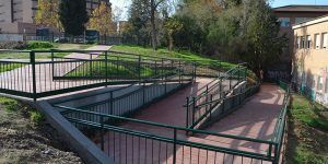 El Gobierno regional facilita la accesibilidad al alumnado del IES Buero Vallejo con la renovación de una rampa de entrada al centro