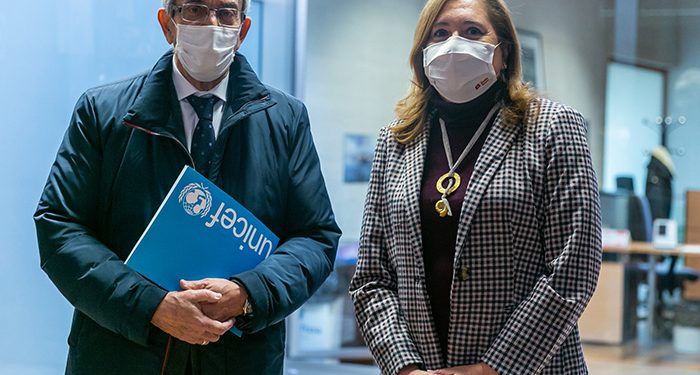 El Gobierno regional y la Fundación UNICEF-Comité Español rubrican un acuerdo para la promoción y la difusión de los derechos de la infancia en la escuela 1 El Gobierno regional y la Fundación UNICEF-Comité Español rubrican un acuerdo para la promoción y la difusión de los derechos de la infancia en la escuela