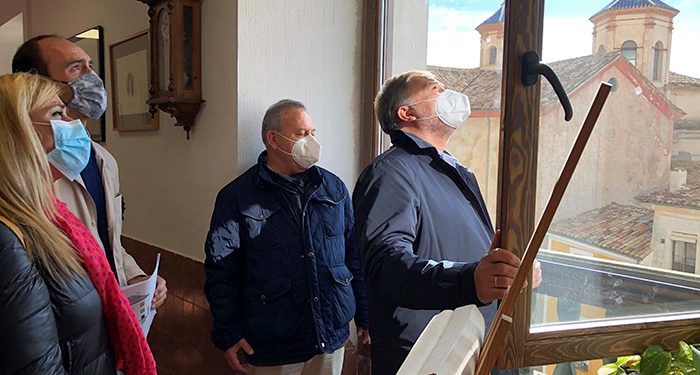 En marcha la sustitución de medio centenar de ventanas en el colegio ‘El Carmen’ de Cuenca