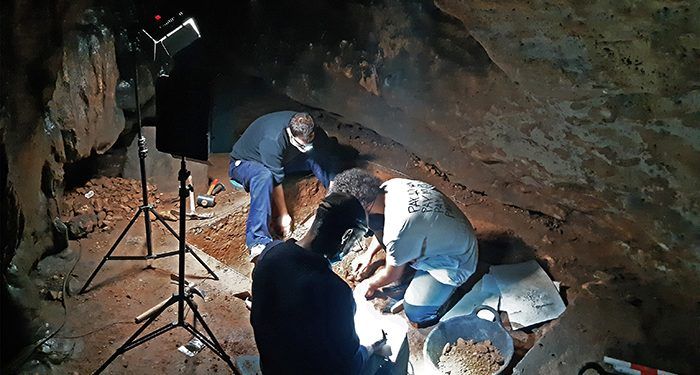 Finaliza la campaña de excavaciones en la Cueva de "Los Casares" 1 Finaliza la campaña de excavaciones en la Cueva de Los Casares