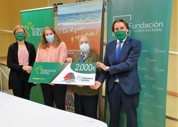 Fundación Eurocaja Rural entrega 2.000 euros a la Asociación de Esclerosis Múltiple de Guadalajara