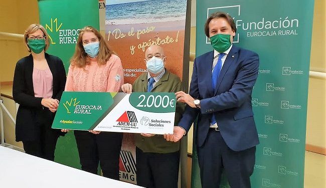 Fundación Eurocaja Rural entrega 2.000 euros a la Asociación de Esclerosis Múltiple de Guadalajara 1 Fundación Eurocaja Rural entrega 2.000 euros a la Asociación de Esclerosis Múltiple de Guadalajara