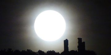 ‘Iluminación lunar’, de María Toledano, mejor foto almonacileña del año  2020