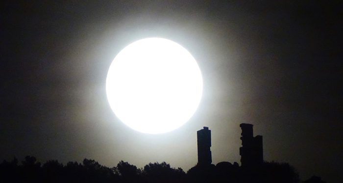 'Iluminación lunar', de María Toledano, mejor foto almonacileña del año 2020 1 Iluminacion Lunar Maria Toledano Sánchez