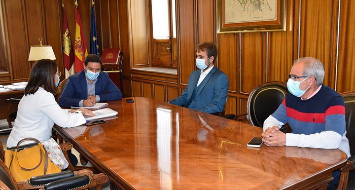 La ampliación del dinero del Plan de Instalaciones Deportivas permitirá actuar en la mejora de la piscina de Ledaña 1 La ampliación del dinero del Plan de Instalaciones Deportivas permitirá actuar en la mejora de la piscina de Ledaña