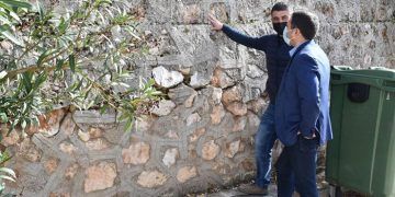 La Diputación de Cuenca ayuda con 10.000 euros al Ayuntamiento de Los Hinojosos para reparar el muro de la iglesia de San Bartolomé