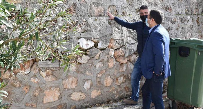 La Diputación de Cuenca ayuda con 10.000 euros al Ayuntamiento de Los Hinojosos para reparar el muro de la iglesia de San Bartolomé