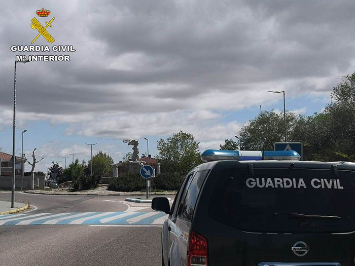 La Guardia Civil detiene a dos personas cuando intentaban cometer un robo en una vivienda en Villanueva de la Torre 3 La Guardia Civil detiene a dos personas cuando intentaban cometer un robo en una vivienda en Villanueva de la Torre