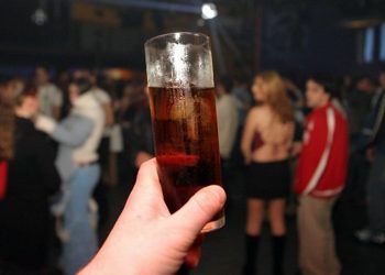 La Policía Local de Guadalajara desmantela una fiesta con 19 personas, de entre 20 y 32 años, por incumplimiento de todas las medidas anti COVID 6 La Policía Local de Guadalajara desmantela una fiesta con 19 personas, de entre 20 y 32 años, por incumplimiento de todas las medidas anti COVID