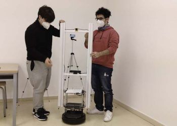 La UCLM desarrolla un robot móvil autónomo de bajo coste para la desinfección de estancias interiores