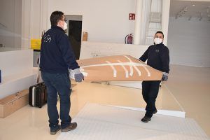 Las obras de la colección Roberto Polo empiezan a ser instaladas en la antigua iglesia de Santa Cruz de Cuenca 2 Las obras de la colección Roberto Polo empiezan a ser instaladas en la antigua iglesia de Santa Cruz de Cuenca