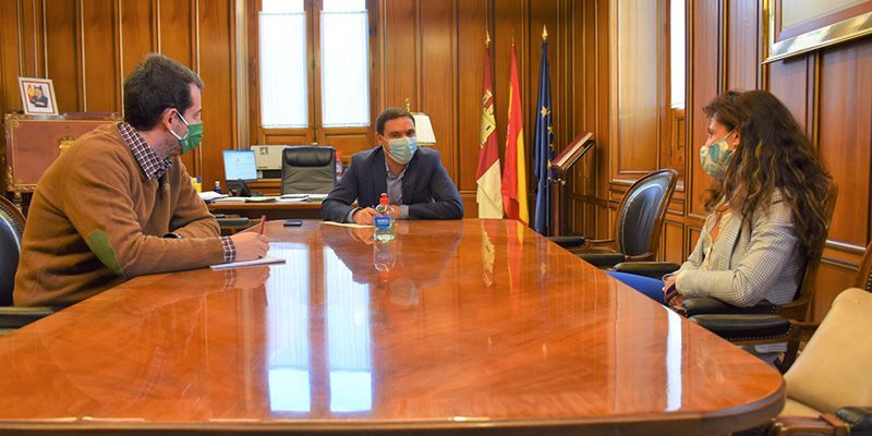 Martínez Chana se reúne con patronal, hostelería y sindicatos para sentar las bases del plan de choque ante el Covid