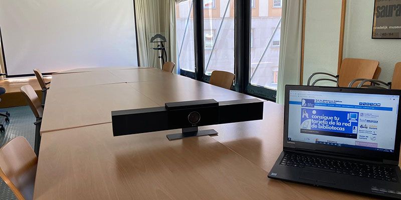 Más de 2.400 personas se beneficiarán del nuevo sistema de videoconferencias del Gobierno regional para mantener las reuniones de los clubes de lectura