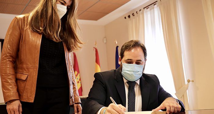 Núñez avanza que el PP-CLM incluirá enmiendas a los presupuestos de la Junta para reforzar la financiación de los ayuntamientos de Castilla-La Mancha