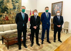 Eurocaja Rural realiza una visita institucional al presidente de la JCCM