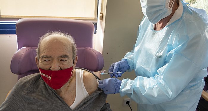 Camacho advierte de que aunque la vacuna puede ser el principio del fin de la pandemia, "no podemos bajar la guardia" 1 Camacho advierte de que aunque la vacuna puede ser el principio del fin de la pandemia, no podemos bajar la guardia