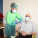 Constantino González, primera persona en recibir la vacuna del Covid en Cuenca 3 Constantino González, primera persona en recibir la vacuna del Covid en Cuenca