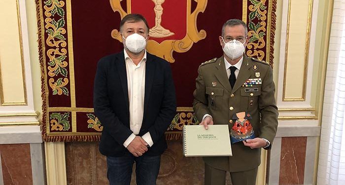 Dolz agradece al coronel Ángel María Cantera su trabajo al frente de la Subdelegación de Defensa 1 Dolz agradece al coronel Ángel María Cantera su trabajo al frente de la Subdelegación de Defensa