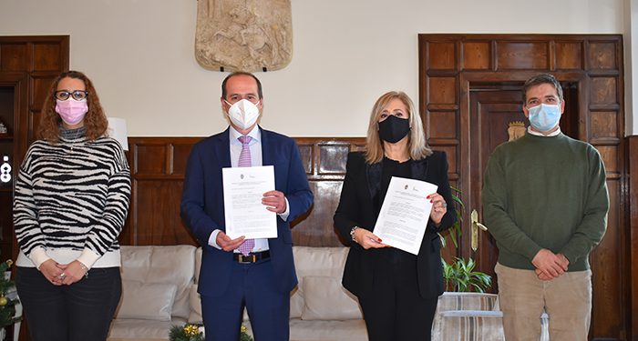 El Ayuntamiento de Guadalajara y la Asociación de la Prensa recuperan el convenio de colaboración para la organización de actividades y la formación de sus profesionales