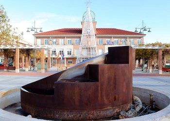 El Ayuntamiento inicia obras de reparación en las dos fuentes ornamentales de la Plaza del Pueblo de Cabanillas