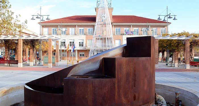 El Ayuntamiento inicia obras de reparación en las dos fuentes ornamentales de la Plaza del Pueblo de Cabanillas