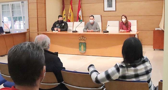 El Ayuntamiento y los hosteleros de Cabanillas se coordinan para evitar problemas en los vermús navideños